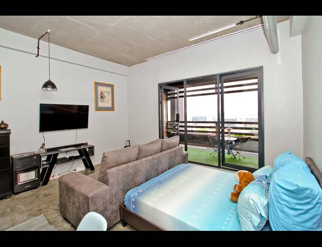 0.5 BEDROOM APARTMENT FOR SALE IN MABONENG